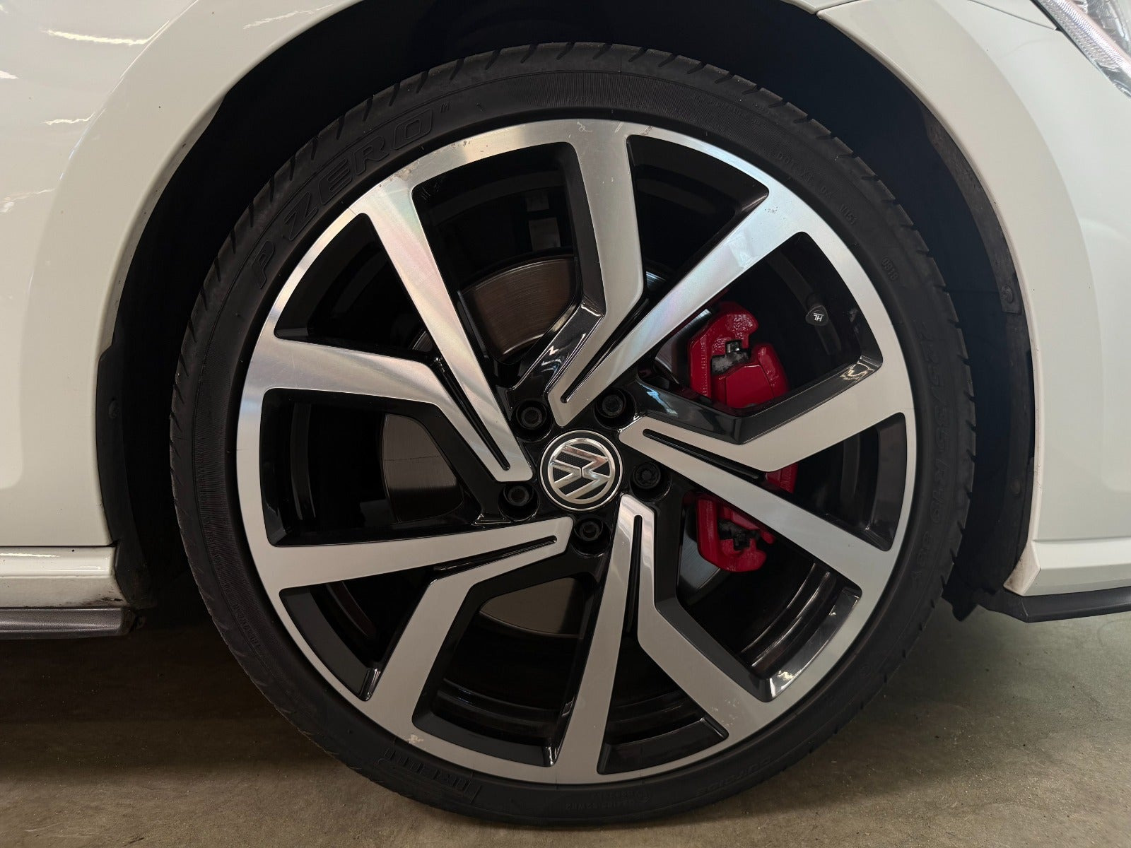 Hvid VW Golf VII fra 2018
