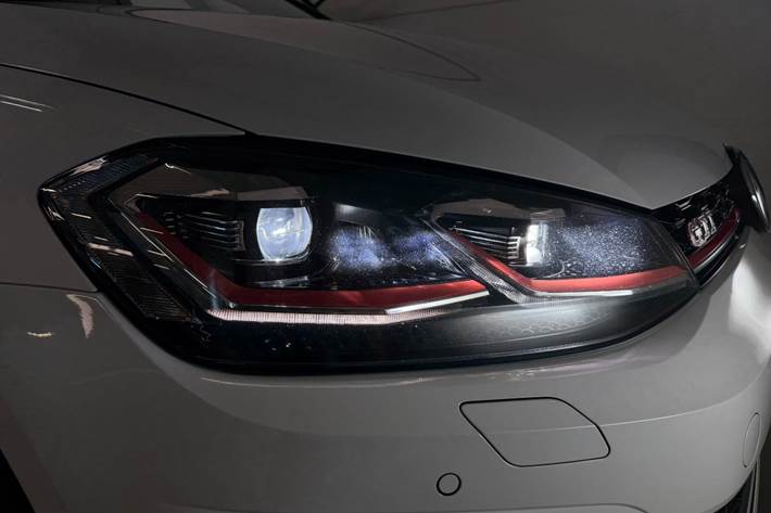 Hvid VW Golf VII fra 2018