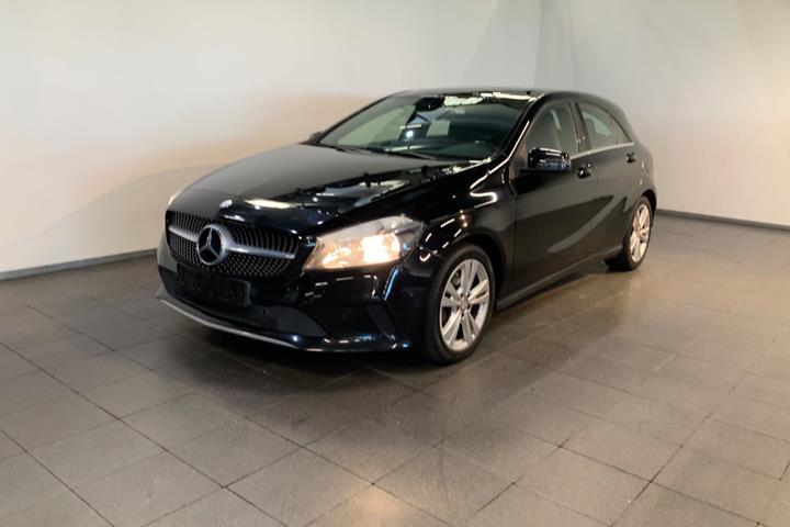 Sort Mercedes A200 fra 2015 set udefra