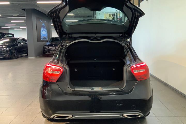 Sort Mercedes A200 fra 2015