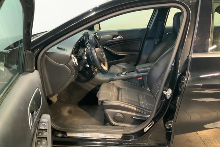 Sort Mercedes A200 fra 2015