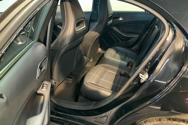 Sort Mercedes A200 fra 2015