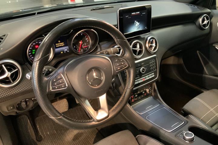 Sort Mercedes A200 fra 2015