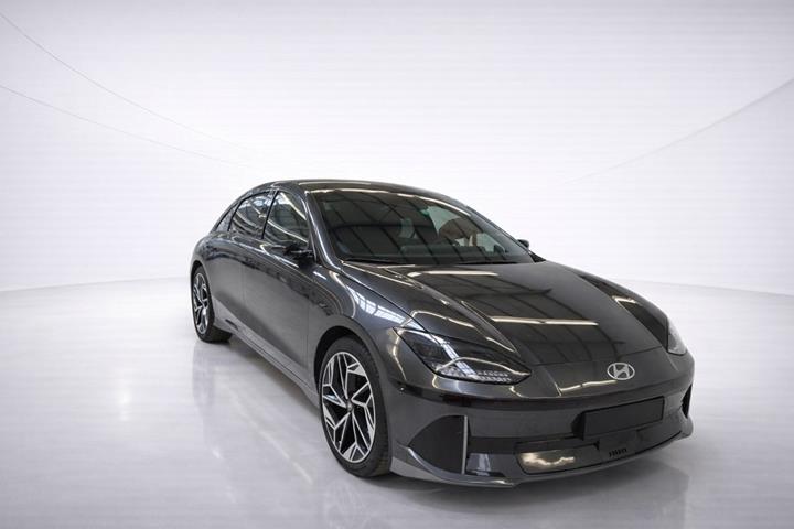 Grå Hyundai Ioniq 6 fra 2023