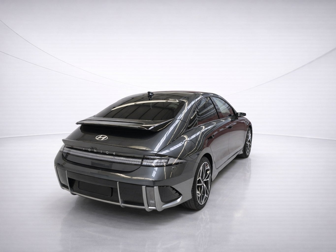 Grå Hyundai Ioniq 6 fra 2023