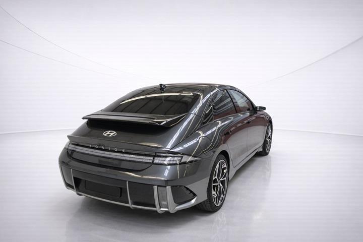 Grå Hyundai Ioniq 6 fra 2023