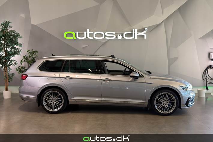 Sølv VW Passat fra 2020