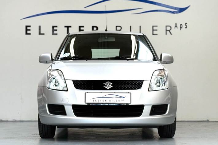 Sølv Suzuki Swift fra 2008