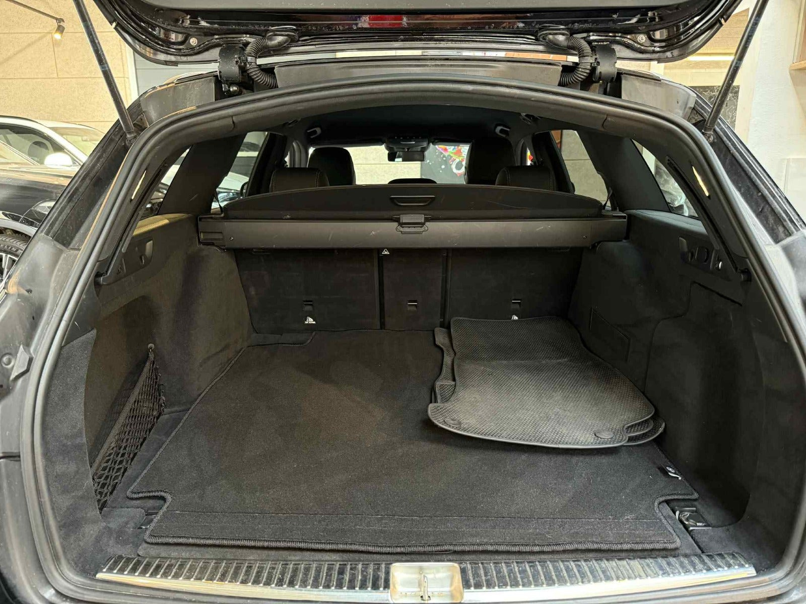 Sort Mercedes E350 d fra 2019