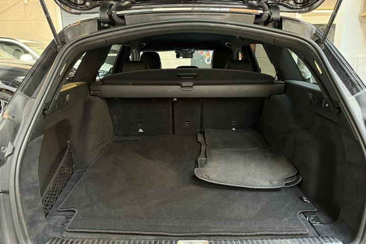 Sort Mercedes E350 d fra 2019