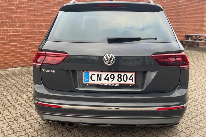 Grå VW Tiguan fra 2020