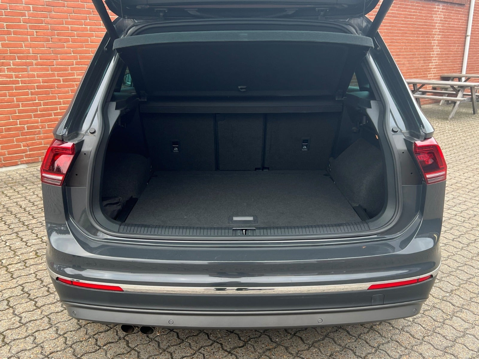 Grå VW Tiguan fra 2020