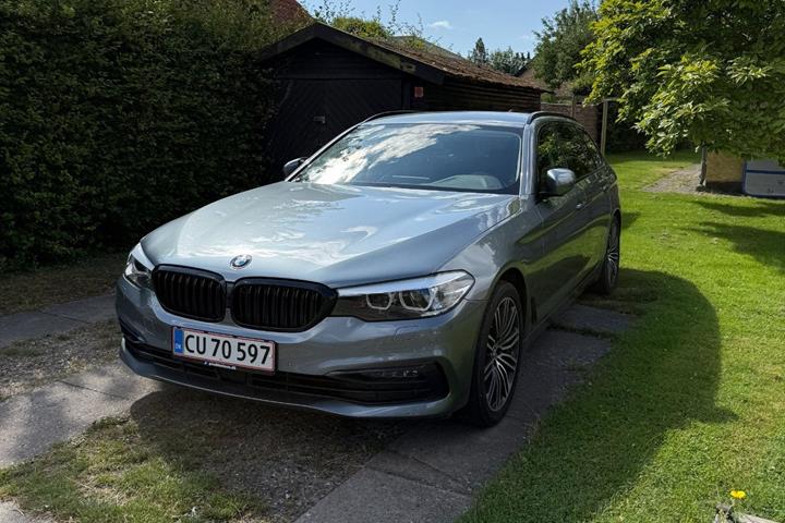 Grå BMW 520i fra 2019