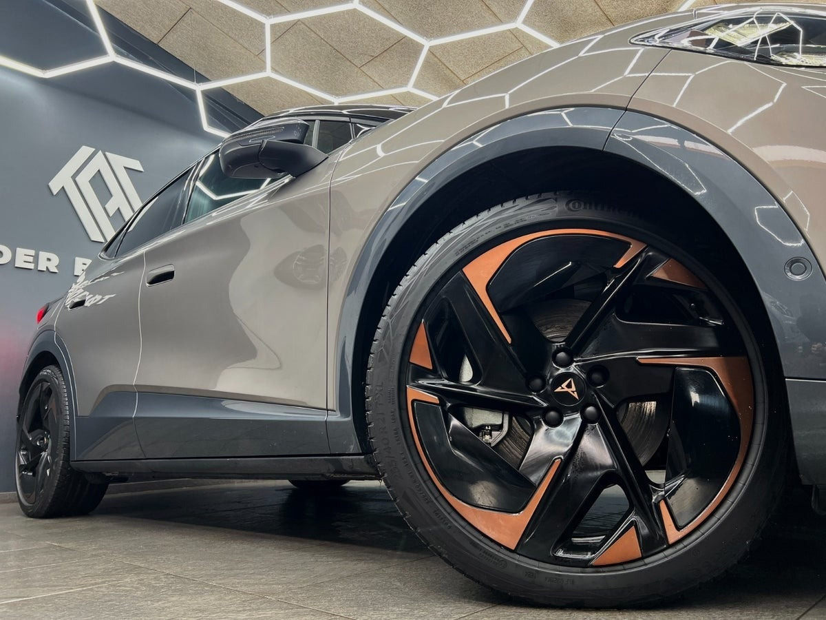 Orange Cupra Tavascan fra 2026