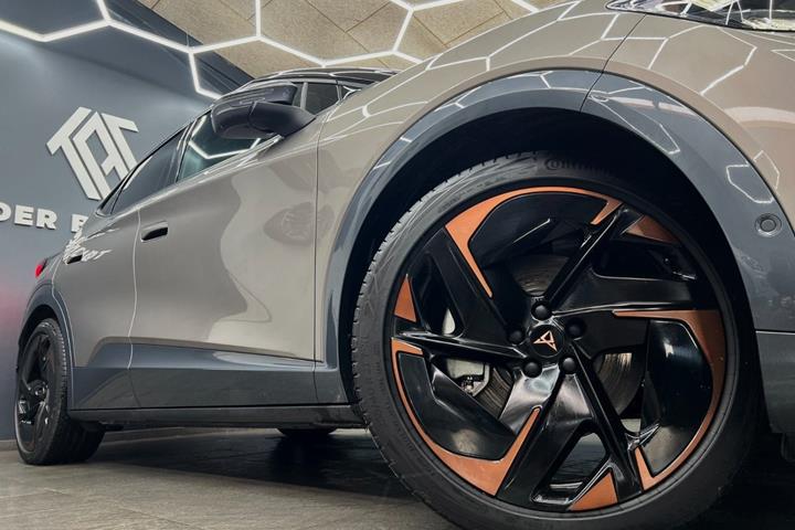 Orange Cupra Tavascan fra 2026