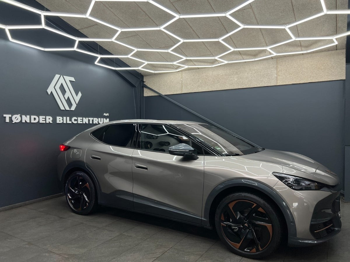 Orange Cupra Tavascan fra 2026