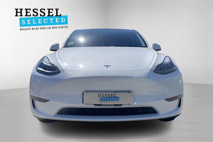 Hvid Tesla Model Y fra 2023