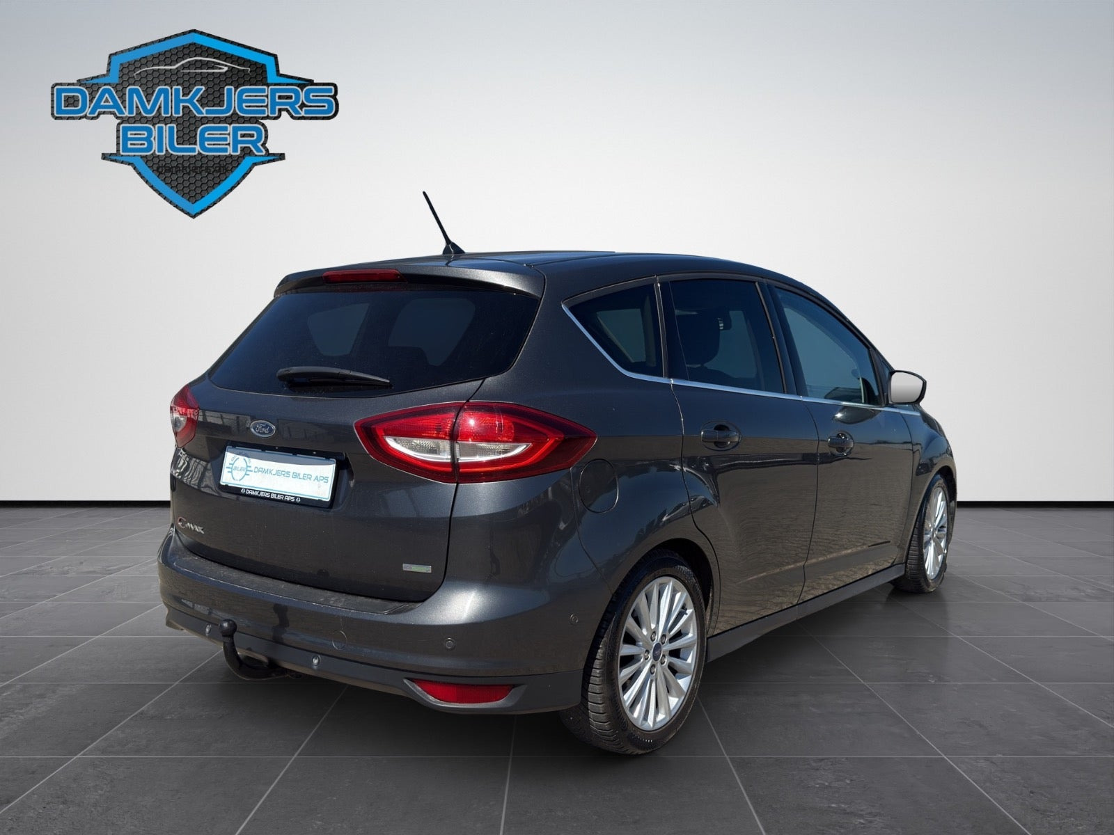 Grå Ford C-MAX fra 2017