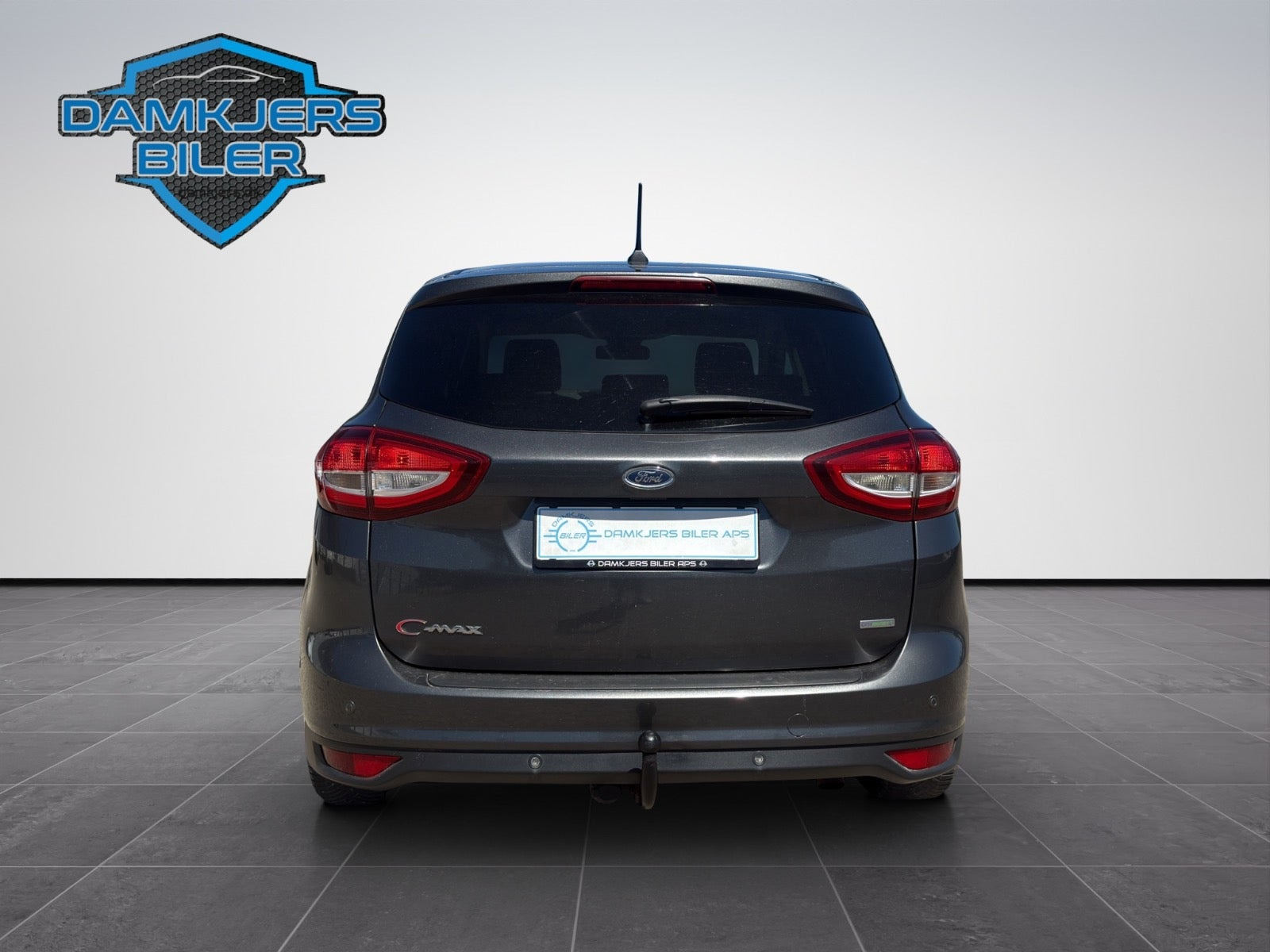 Grå Ford C-MAX fra 2017