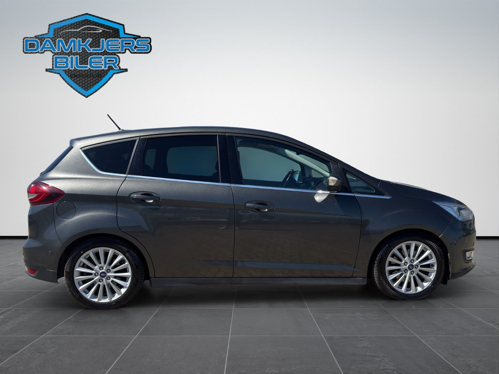 Grå Ford C-MAX fra 2017