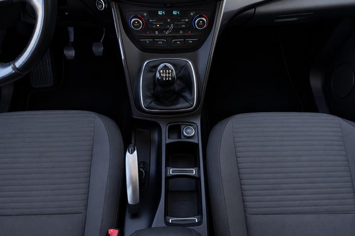 Grå Ford C-MAX fra 2017