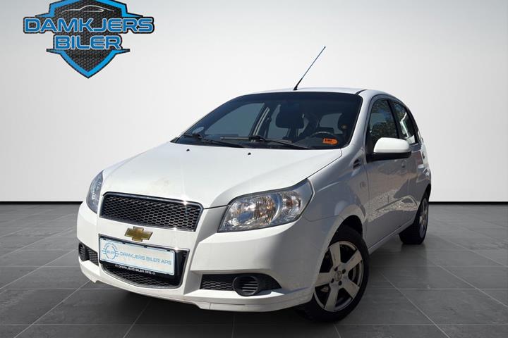 Hvid Chevrolet Aveo fra 2010 set udefra
