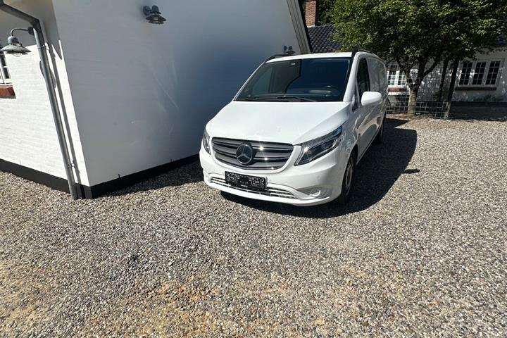 Hvid Mercedes Vito 119 fra 2020