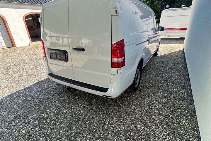 Hvid Mercedes Vito 119 fra 2020