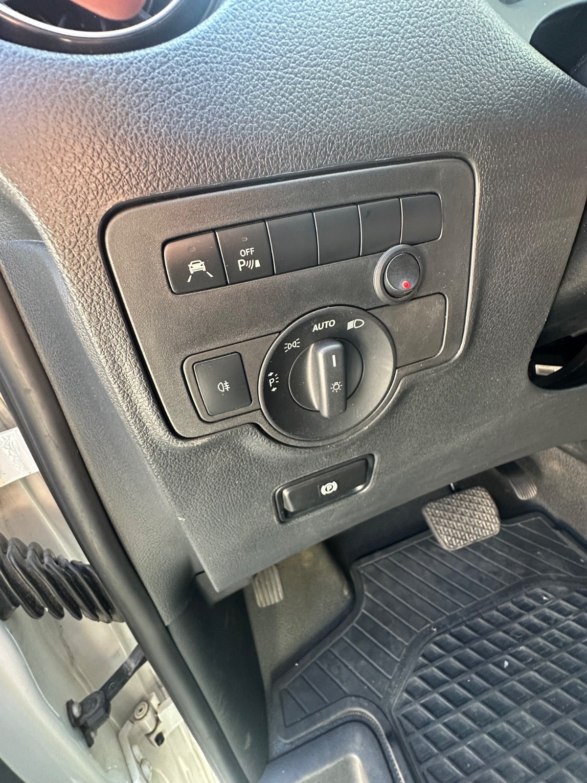 Hvid Mercedes Vito 119 fra 2020