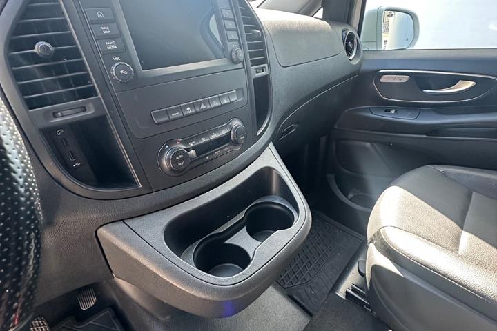 Hvid Mercedes Vito 119 fra 2020