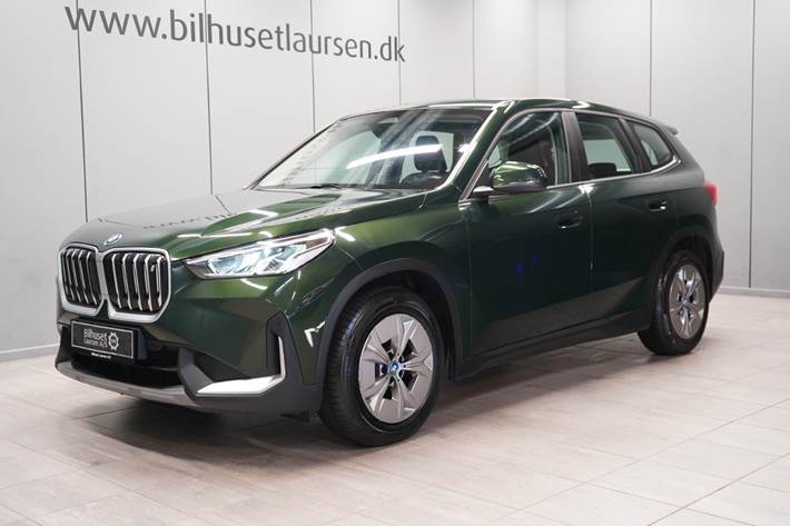 Grøn BMW iX1 fra 2023