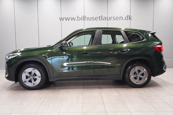 Grøn BMW iX1 fra 2023