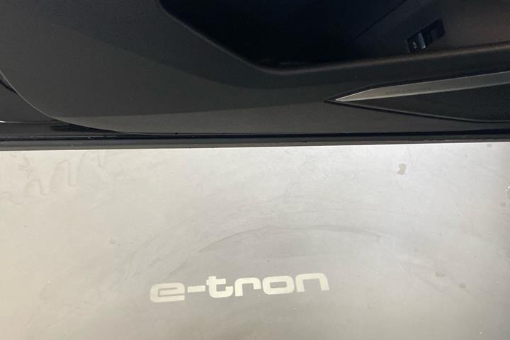 Sort Audi e-tron S fra 2022