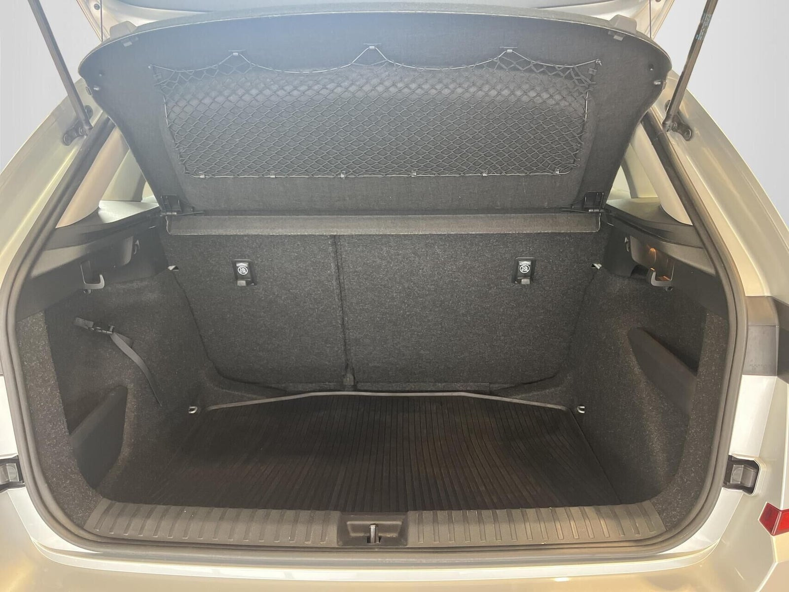 Sølv Skoda Kamiq fra 2022
