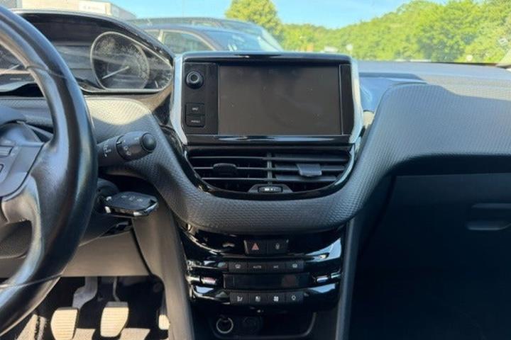 undefined Peugeot 208 fra 2016