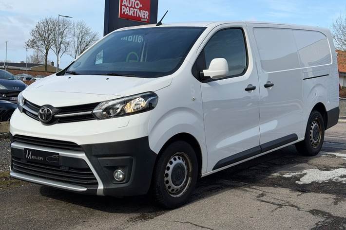 Hvid Toyota ProAce fra 2018