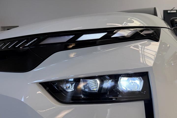 Hvid Skoda Enyaq fra 2026