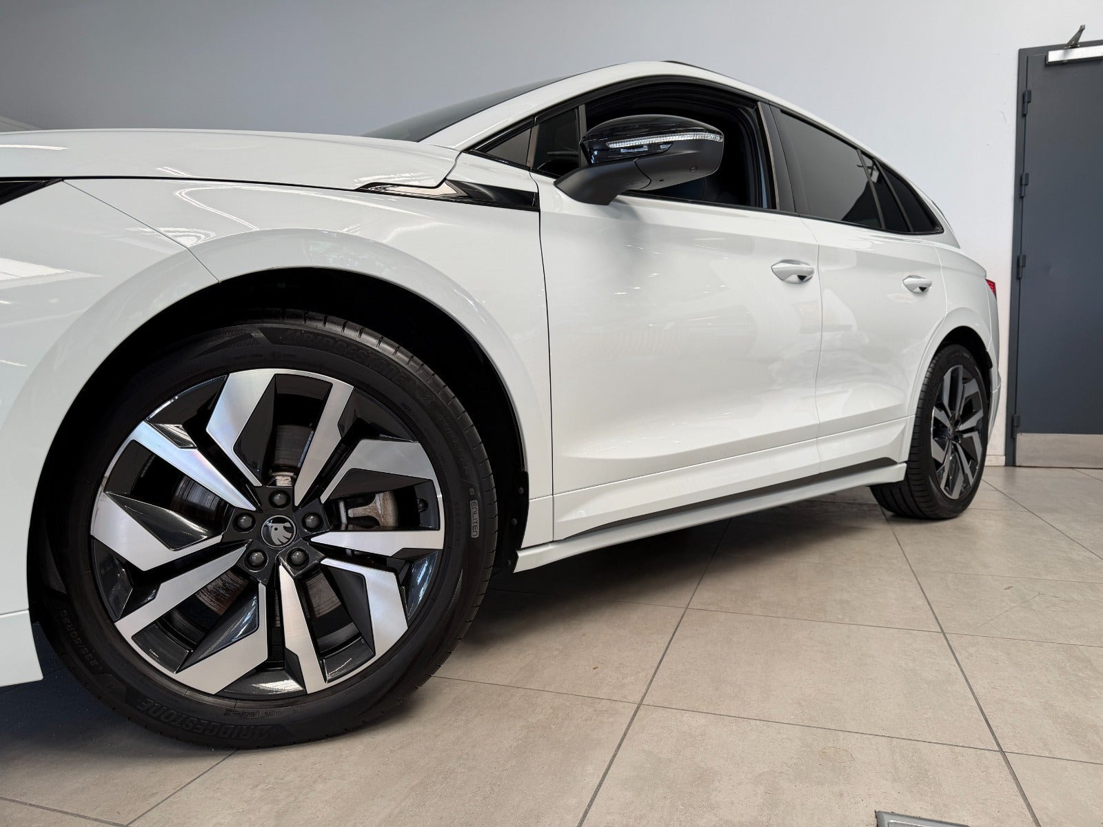 Hvid Skoda Enyaq fra 2026