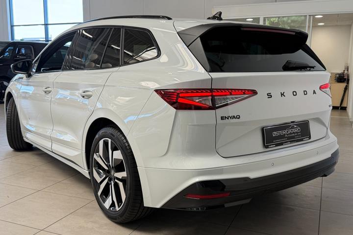 Hvid Skoda Enyaq fra 2026