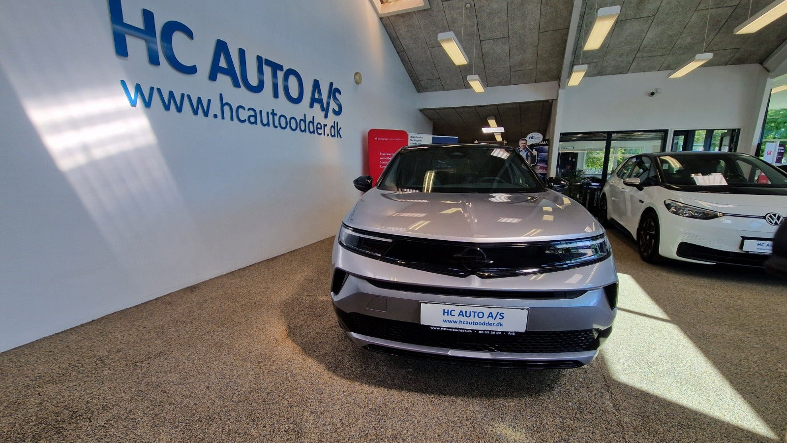 Grå Opel Mokka-e fra 2025