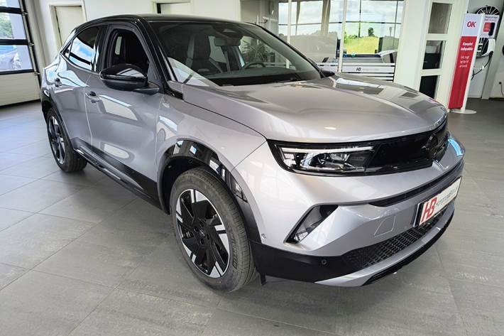 Grå Opel Mokka-e fra 2025