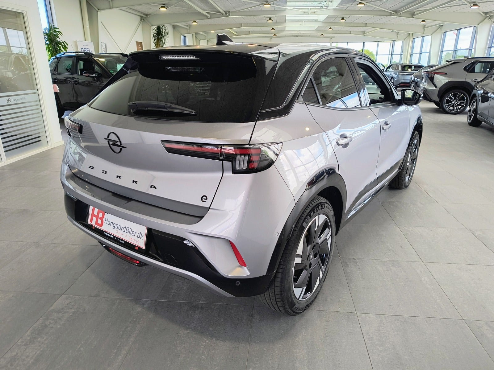 Grå Opel Mokka-e fra 2025