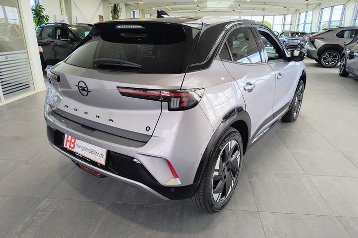 Grå Opel Mokka-e fra 2025