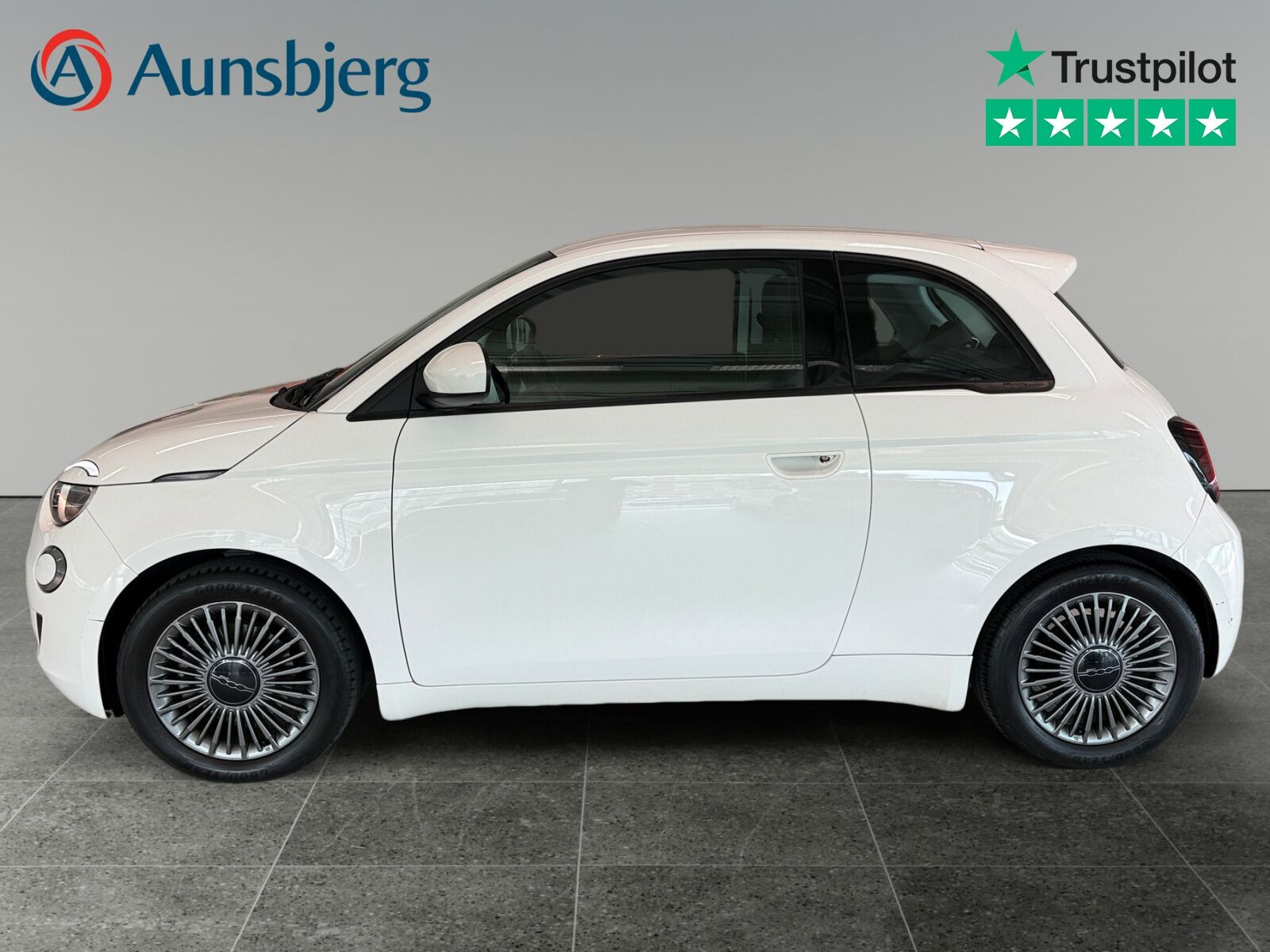 Hvid Fiat 500e fra 2022
