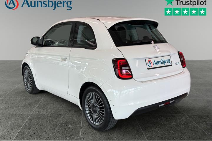Hvid Fiat 500e fra 2022