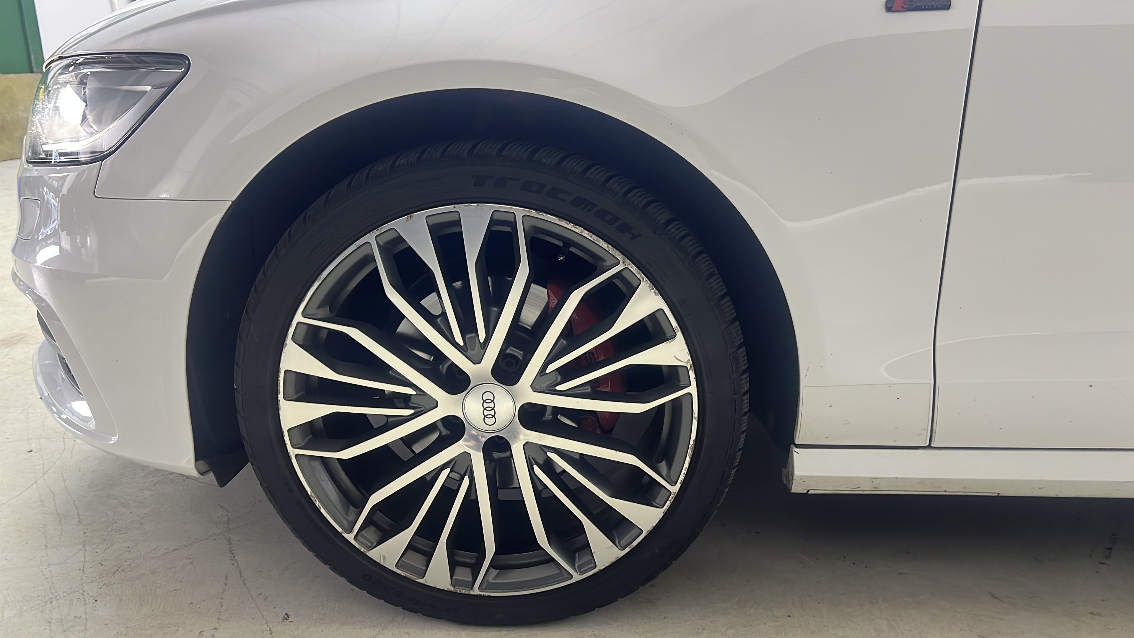Hvid Audi A6 fra 2014