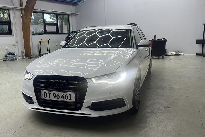 Hvid Audi A6 fra 2014