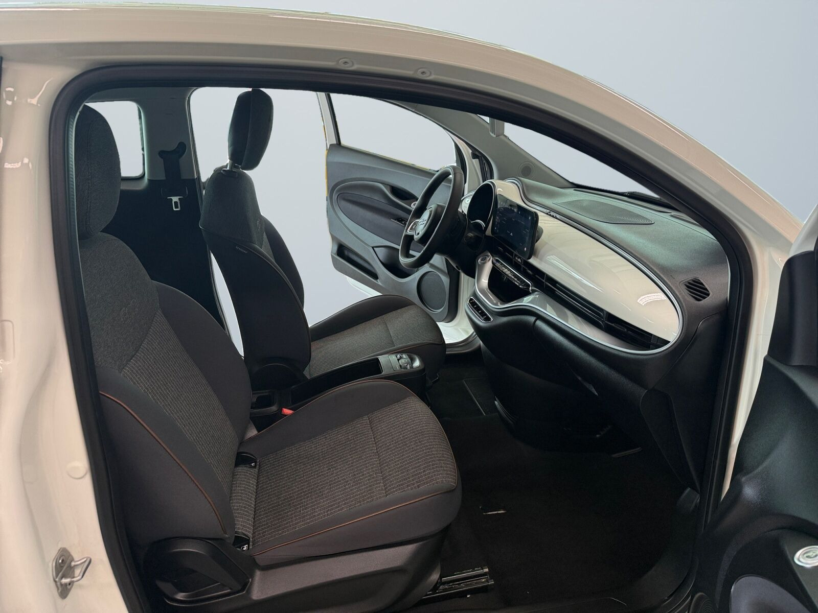 Hvid Fiat 500e fra 2022