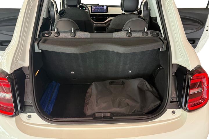 Hvid Fiat 500e fra 2022