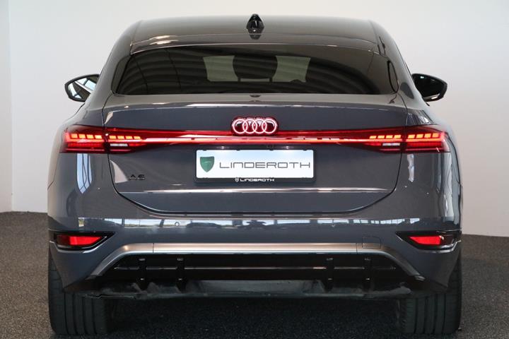 Grå Audi A6 e-tron fra 2025